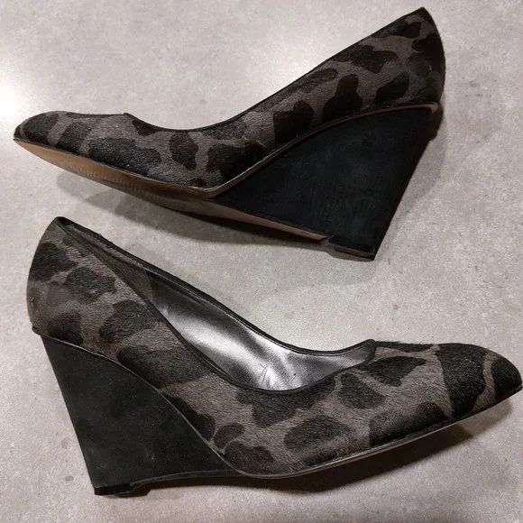 NINE WEST Women's Leopard Calf Hair Print Wedge - Grey & Black - Size 8M - Picture 5 of 11